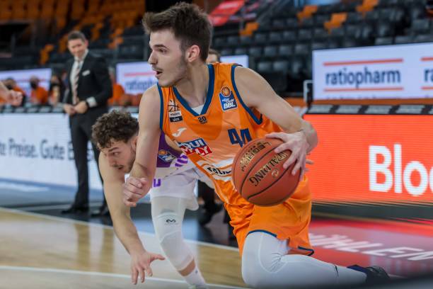 大舞台上展 大舞台上展